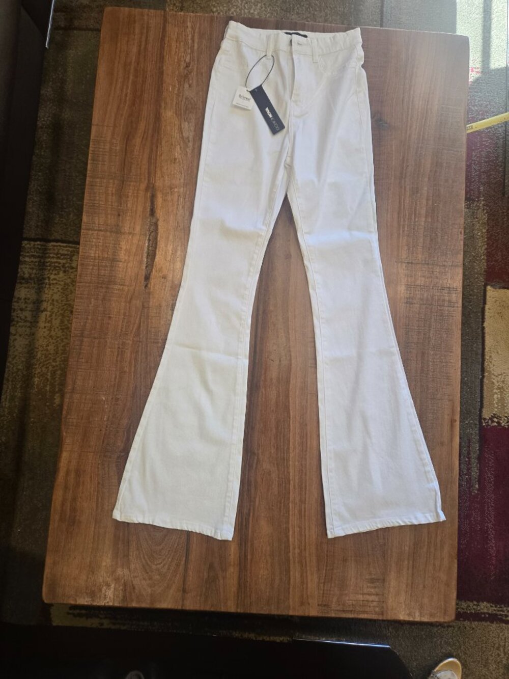 ✨ NWT Favion Nove "Deep in My Soul" Flare Pants – Crispy White ✨